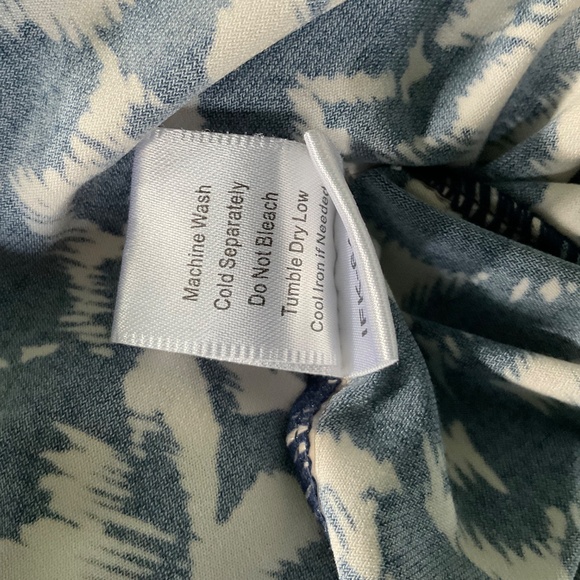 BCBGMaxazria Womens Wrap Dress Size XS Floral Navy White Short Sleeve - Picture 5 of 6